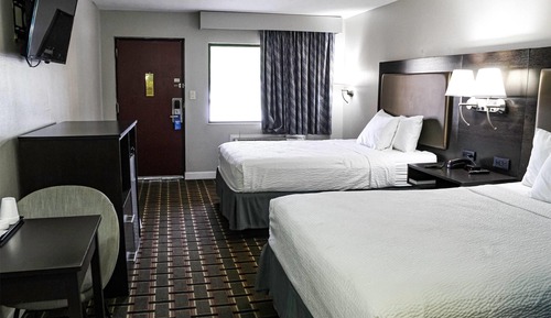 Efficiency, Room, 2 Queen Beds, Non Smoking
