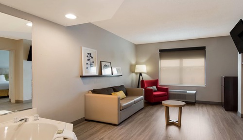Suite, 1 King Bed, Non Smoking, Jetted Tub
