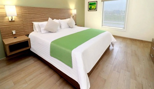 Room, 1 King Bed, Accessible, Non Smoking (Mobility)