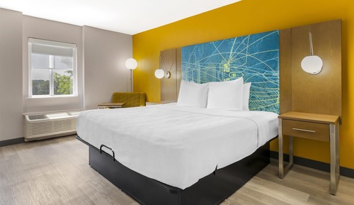 Standard Room, 1 King Bed, Accessible, Refrigerator & Microwave
