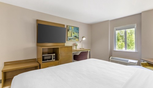 Standard Room, 1 King Bed, Accessible, Refrigerator & Microwave