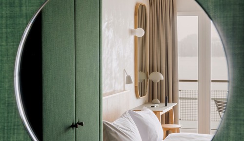 Lake View Design Balcony Room