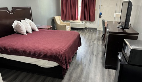 Room, 1 King Bed, Smoking