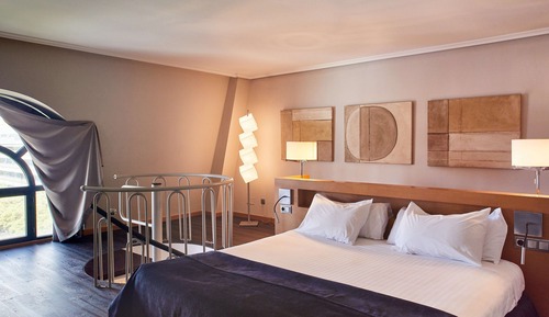 Suite, Balcony