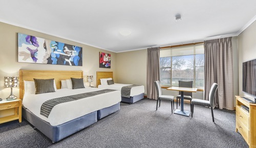 Deluxe Room, King Twin