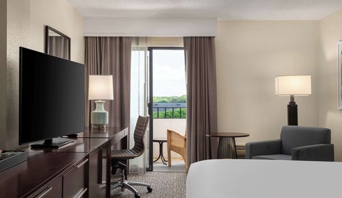 Room, 1 King Bed, Balcony (Hearing, Top Floor)