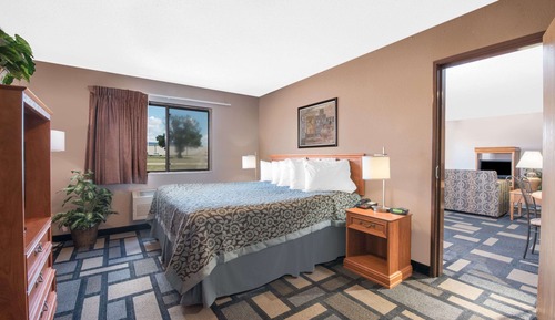 Suite, 1 King Bed, Non Smoking (One-Bedroom)