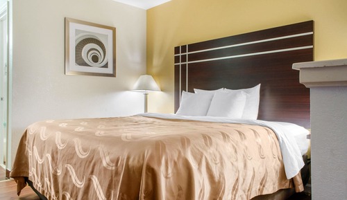 Room, 1 King Bed, Accessible, Smoking