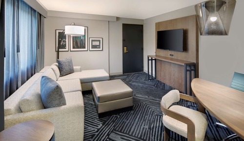 Suite, 1 King Bed, Non Smoking, Corner
