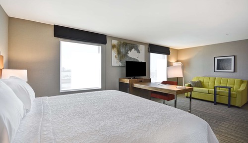 Studio, 1 King Bed, Accessible (Hearing)