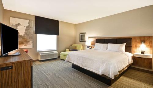 Room, 1 King Bed, Refrigerator & Microwave