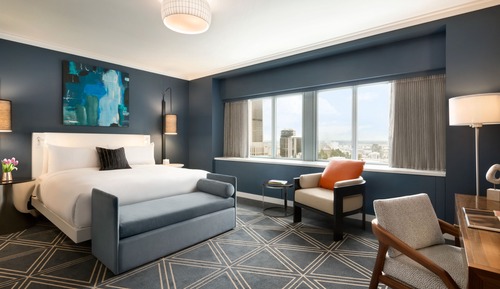 Fairmont Gold, Signature Room, 1 King Bed