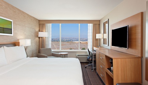 Standard Room, 1 Queen Bed, Transfer Shower, Non Smoking (Mobility Accessible)