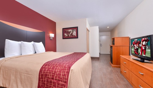 Deluxe Room, 1 Queen Bed (Smoke Free)