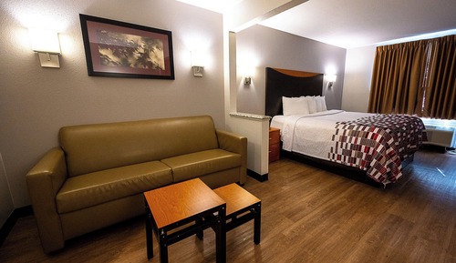 Suite, 1 King Bed (Smoke Free)