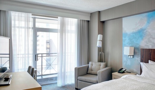 Room, 1 King Bed, Non Smoking, Balcony (Corner)