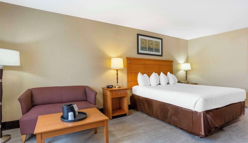Standard Room, 1 Queen Bed, Accessible, Bathtub