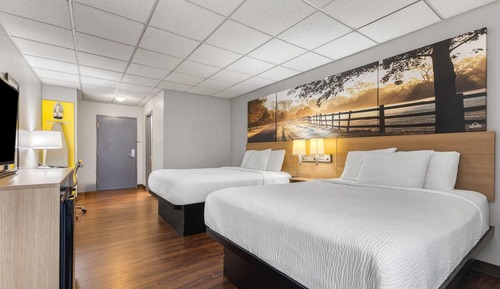 Deluxe Room, 2 Queen Beds, Non Smoking