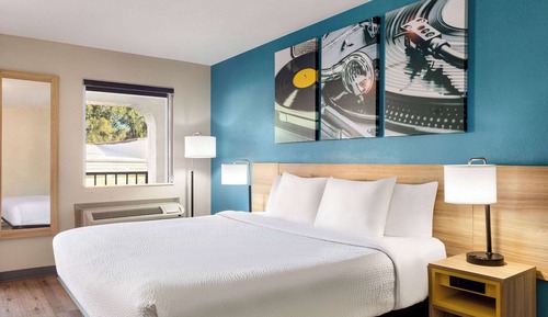 Standard Room, 1 King Bed, Smoking