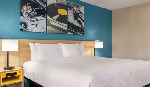 Room, 1 King Bed, Accessible, Smoking (Mobility Accessible)