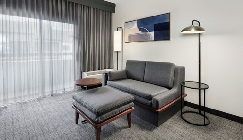 Room, 1 King Bed (Mobility/Hearing Access, Roll-In Shwr)