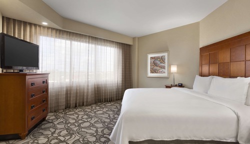 Suite, 1 King Bed, Non Smoking, Corner