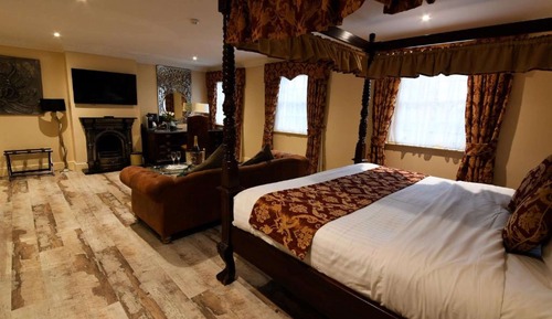 Suite, 1 King Bed, Non Smoking, Sauna