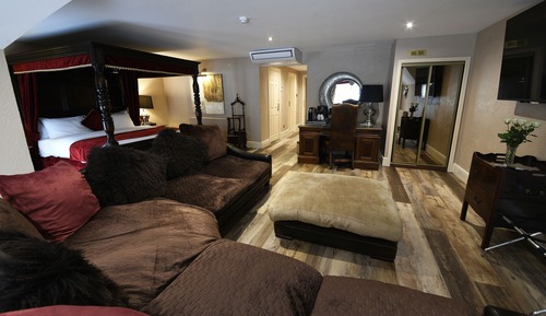 Suite, 1 King Bed, Sauna, Garden View (Four Poster Bed)