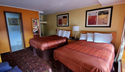 Room , 2 Double Beds with Kitchen