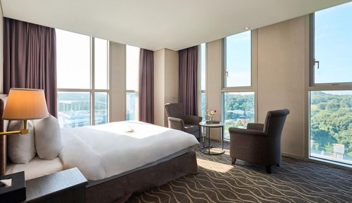 Premium Corner with City View