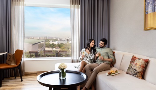 Executive Suite, 1 King Bed, Non Smoking (Pool Side)