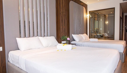 Family Studio, 2 Queen Beds, Pool View