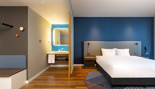 Standard Room, 1 King Bed, City View