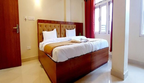 Classic Double Room, 1 King Bed, Private Bathroom, Mountain View