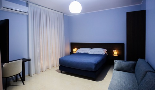 Camera Deluxe con terrazzo privato e vista mare Ajnella