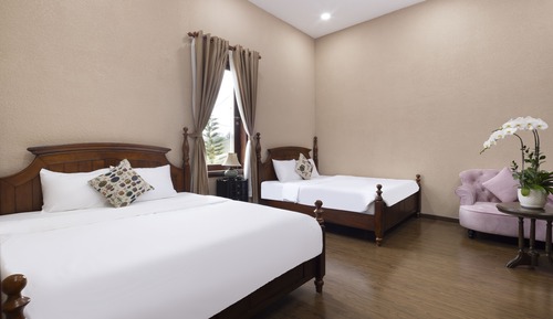 Family Room, Multiple Beds, Garden View