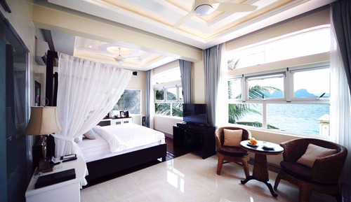 Signature Suite (Sea View)