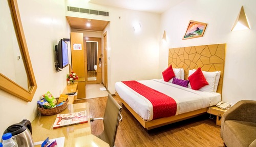 Deluxe Room, 1 Double Bed, Smoking, Hill View