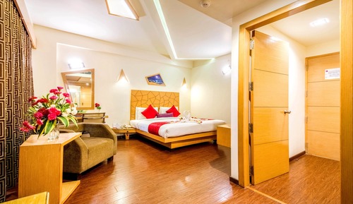 Luxury Suite, 1 King Bed, Smoking