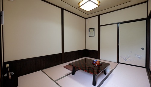 01, Japanese-Style Room (Yamayuri)