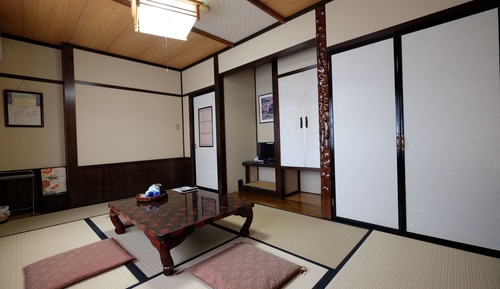 05, Japanese-Style Room (Komakusa)