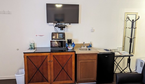 Double Small Bed Kitchenette
