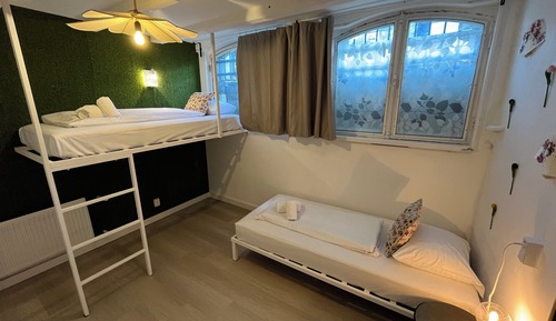 Private Twin En-suite Room