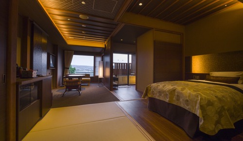 Mizuho Western Room with Open Air Bath, Mt. Fuji View [With Yamanshi Wine Lounge Access]