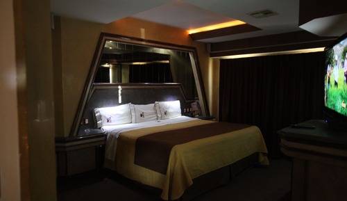 Standard Suite, 1 King Bed