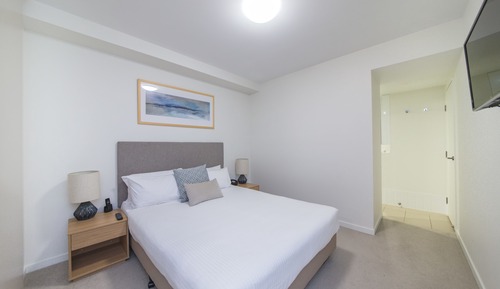 Apartment, 1 Queen Bed, Partial Ocean View