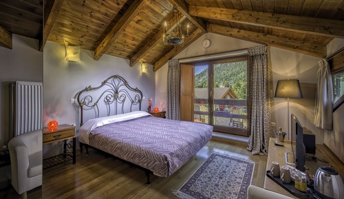 Deluxe Chalet (Protogeneia)