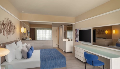 Standard Quadruple Room, Partial Sea View