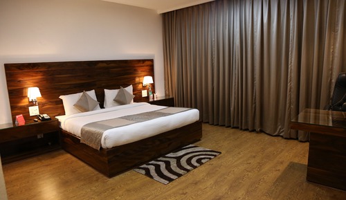 Suite, 1 King Bed, 2 Bathrooms, City View