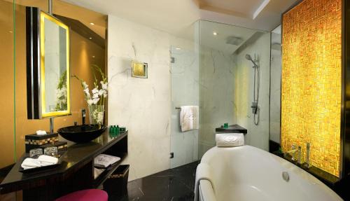 Club Millesime King Room with Breakfast, Evening Hi-Tea and Cocktail Hours, Meeting Room for 1h